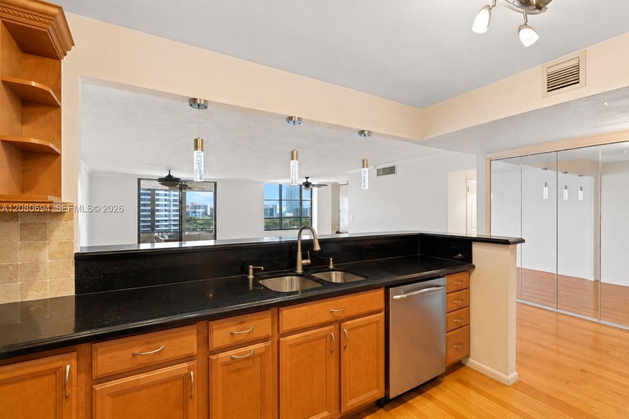 500 Three Islands Blvd, Unit 618, Hallandale Beach, FL 33009 Photo