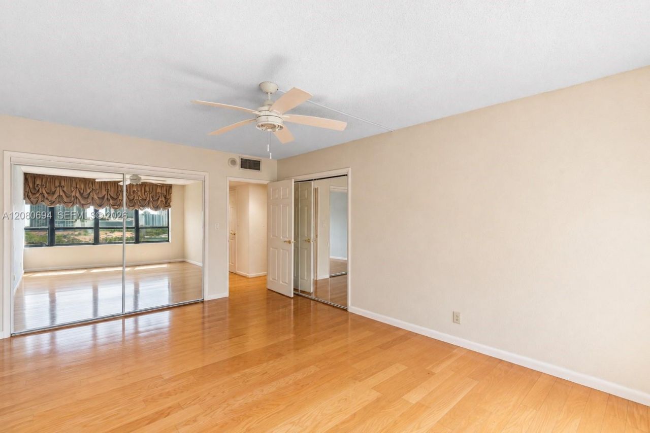 500 Three Islands Blvd, Unit 618, Hallandale Beach, FL 33009 Photo