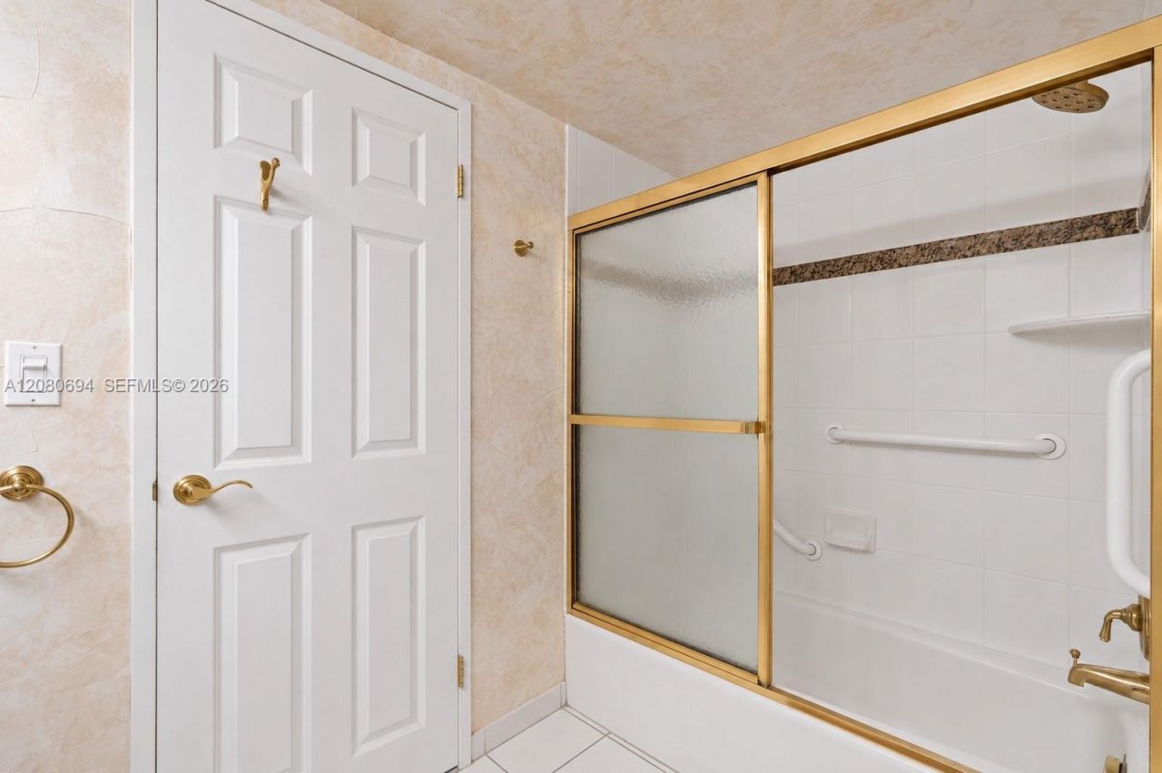 500 Three Islands Blvd, Unit 618, Hallandale Beach, FL 33009 Photo