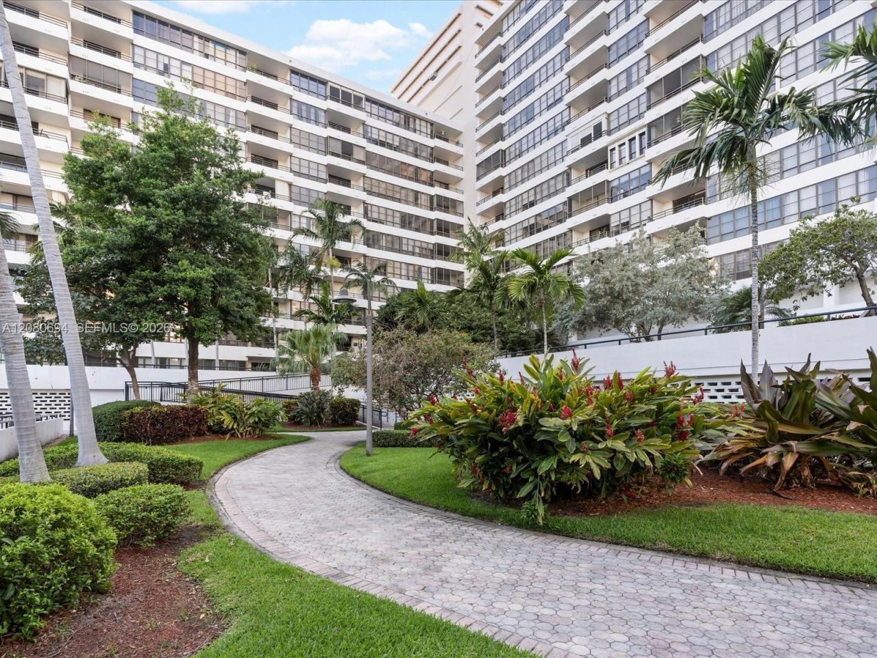 500 Three Islands Blvd, Unit 618, Hallandale Beach, FL 33009 Photo