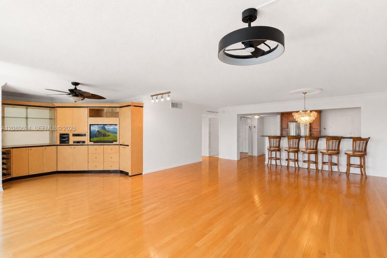 500 Three Islands Blvd, Unit 618, Hallandale Beach, FL 33009 Photo
