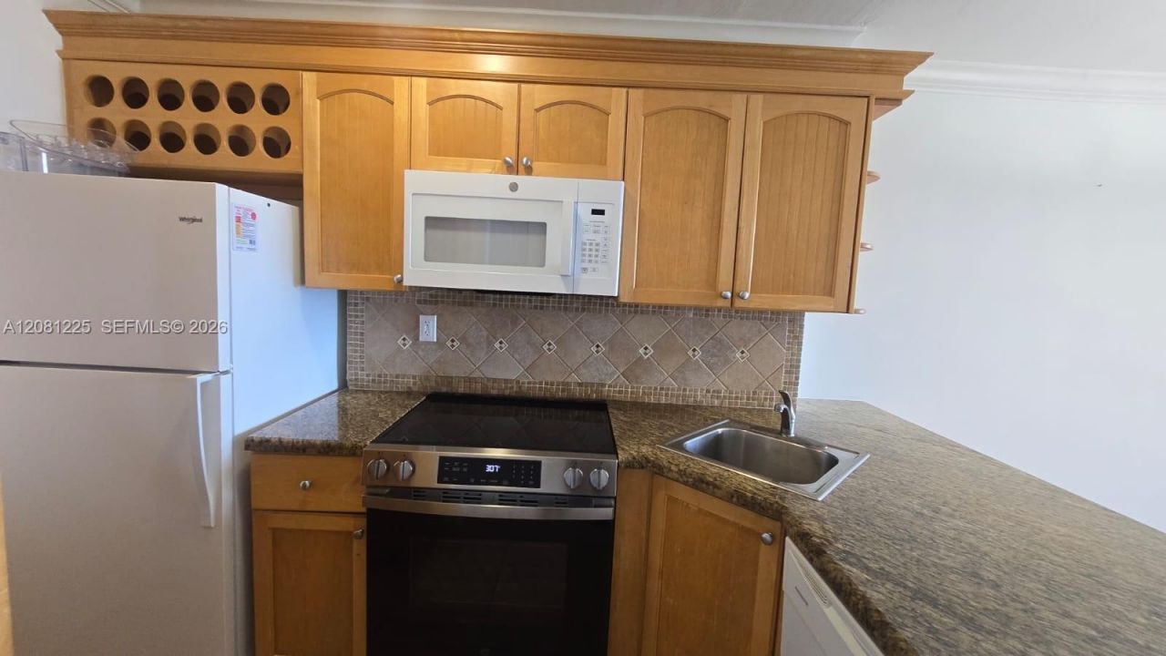 2899 Collins Ave, Unit 1005, Miami Beach, FL 33140 Photo