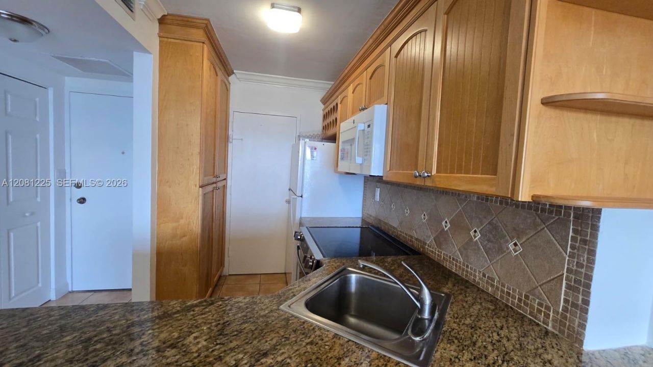 2899 Collins Ave, Unit 1005, Miami Beach, FL 33140 Photo