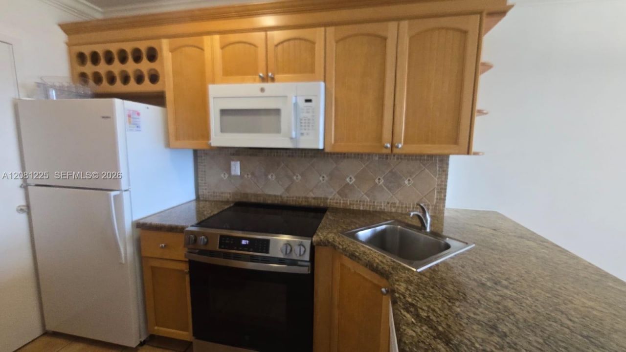 2899 Collins Ave, Unit 1005, Miami Beach, FL 33140 Photo