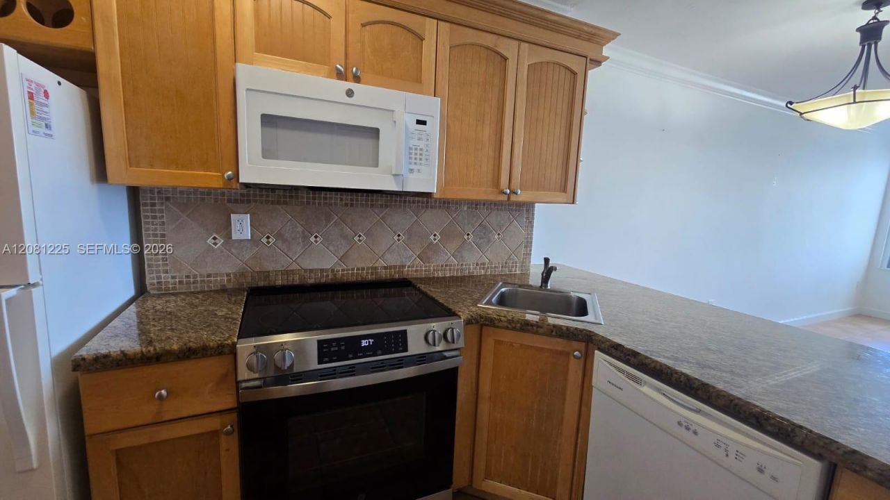 2899 Collins Ave, Unit 1005, Miami Beach, FL 33140 Photo