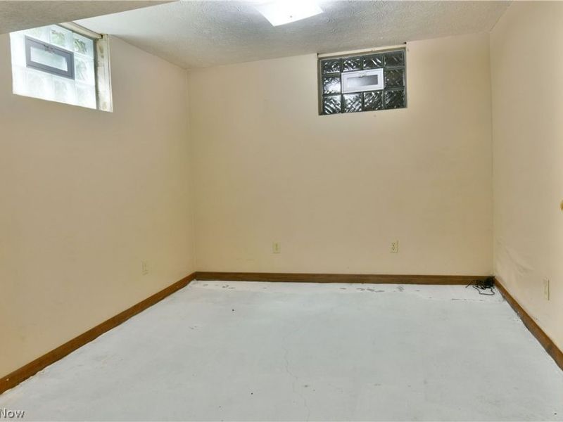 1097 Center Street E, Warren, OH 44481 Photo 42