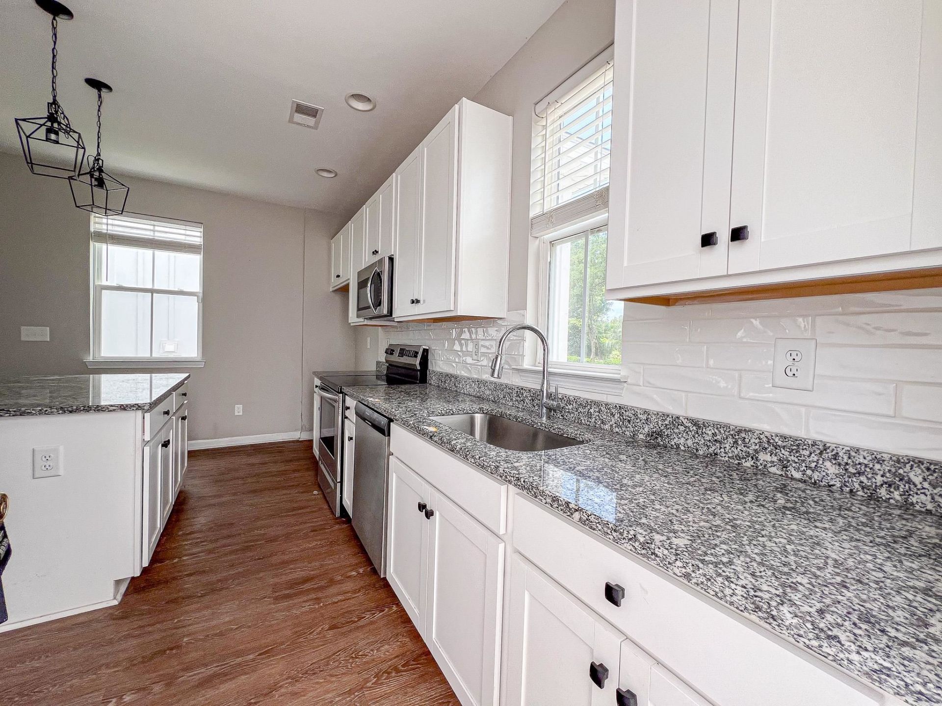 3525 Bristol Ln. Photo 8