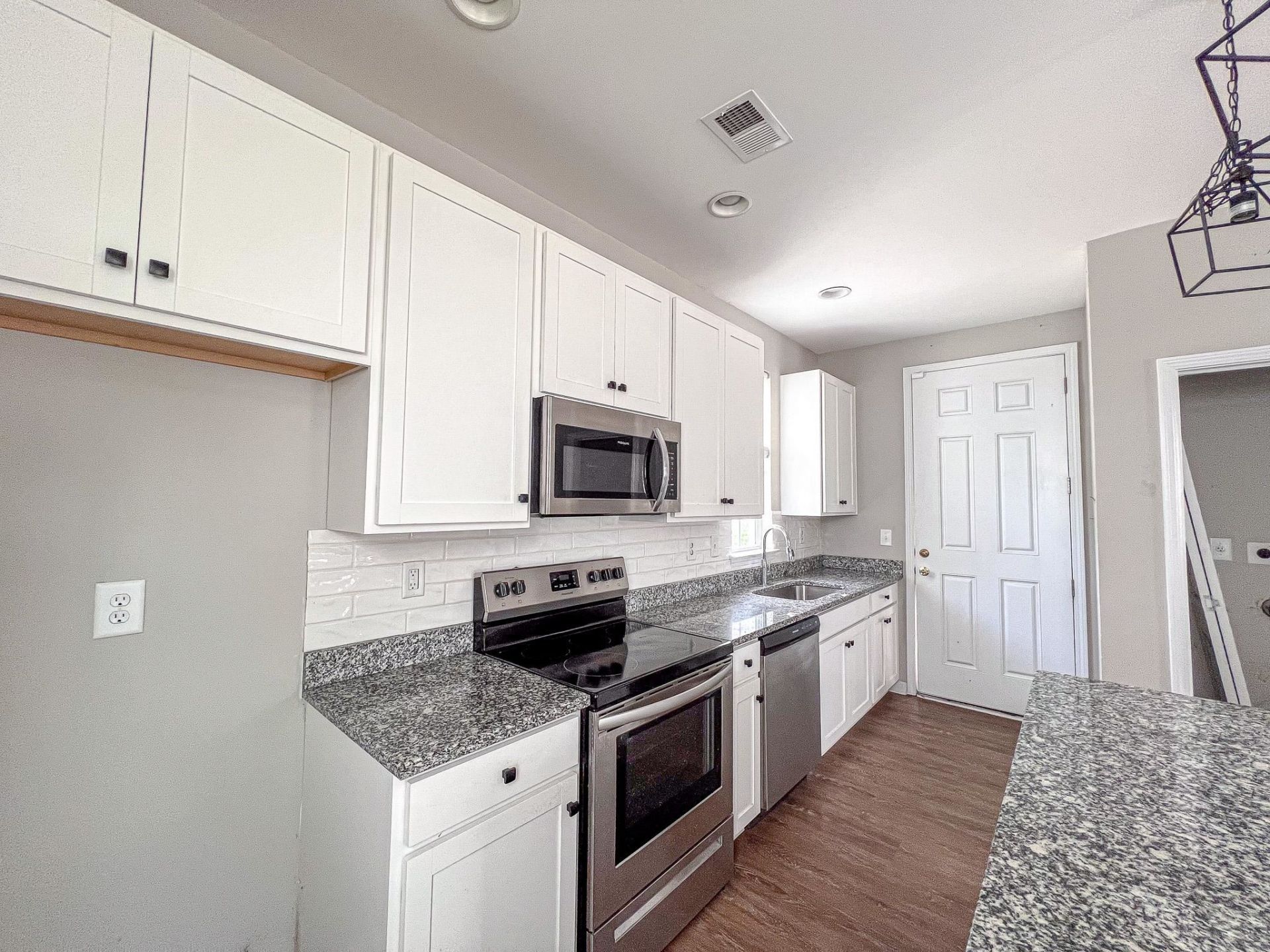 3525 Bristol Ln. Photo 9