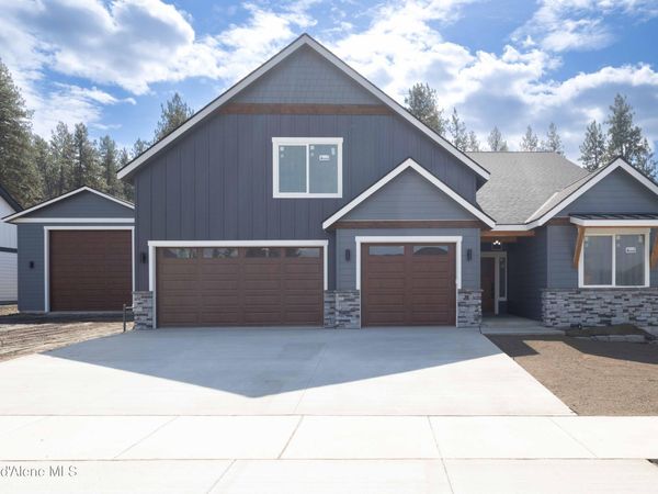 4476 E Savea LN , Post Falls, ID 83854