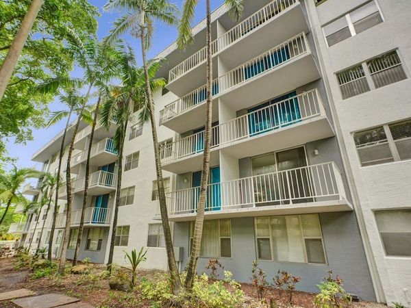1805 SANS SOUCI Boulevard, Unit 421, North Miami, FL 33181
