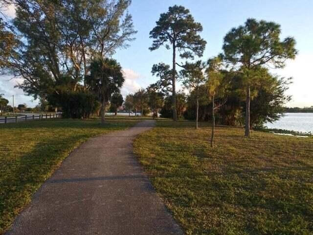 3000 Lake Osborne Drive, Unit 111, Lake Worth, FL 33461 Photo