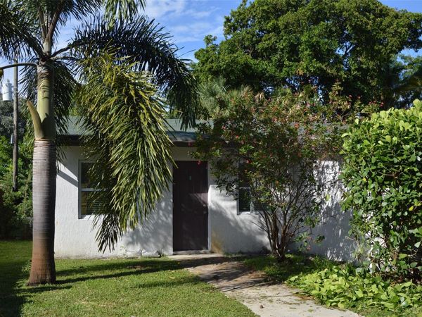 823 NE 14th Court, Fort Lauderdale, FL 33304