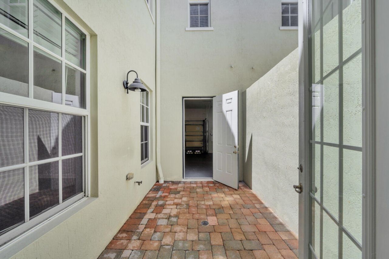 8304 NW 8th Terrace, Boca Raton, FL 33487 Photo