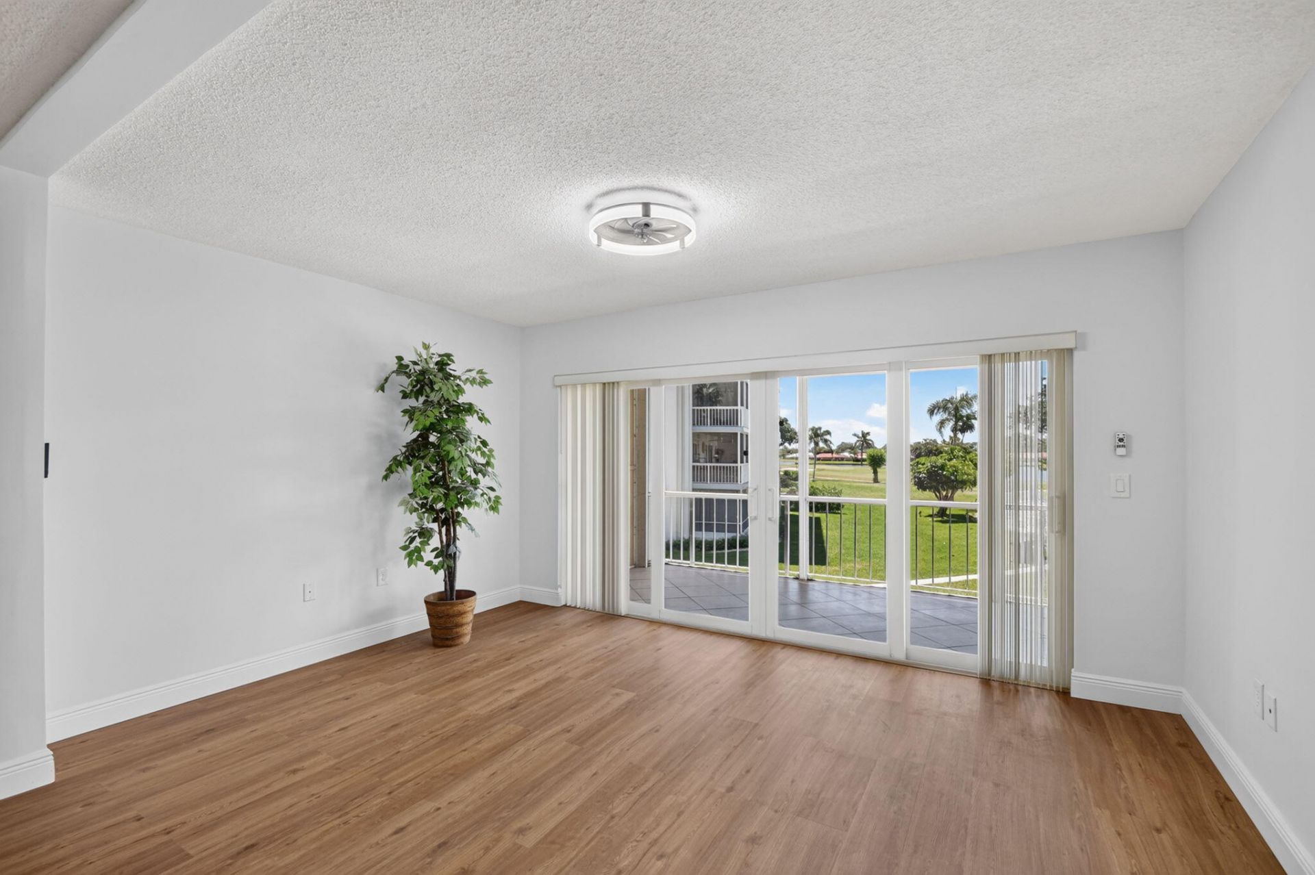 145 Atlantis Boulevard, Unit 202, Atlantis, FL 33462 Photo