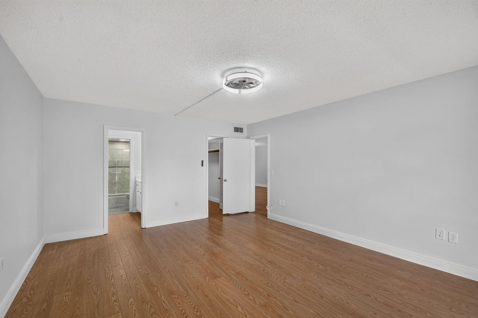 145 Atlantis Boulevard, Unit 202, Atlantis, FL 33462 Photo