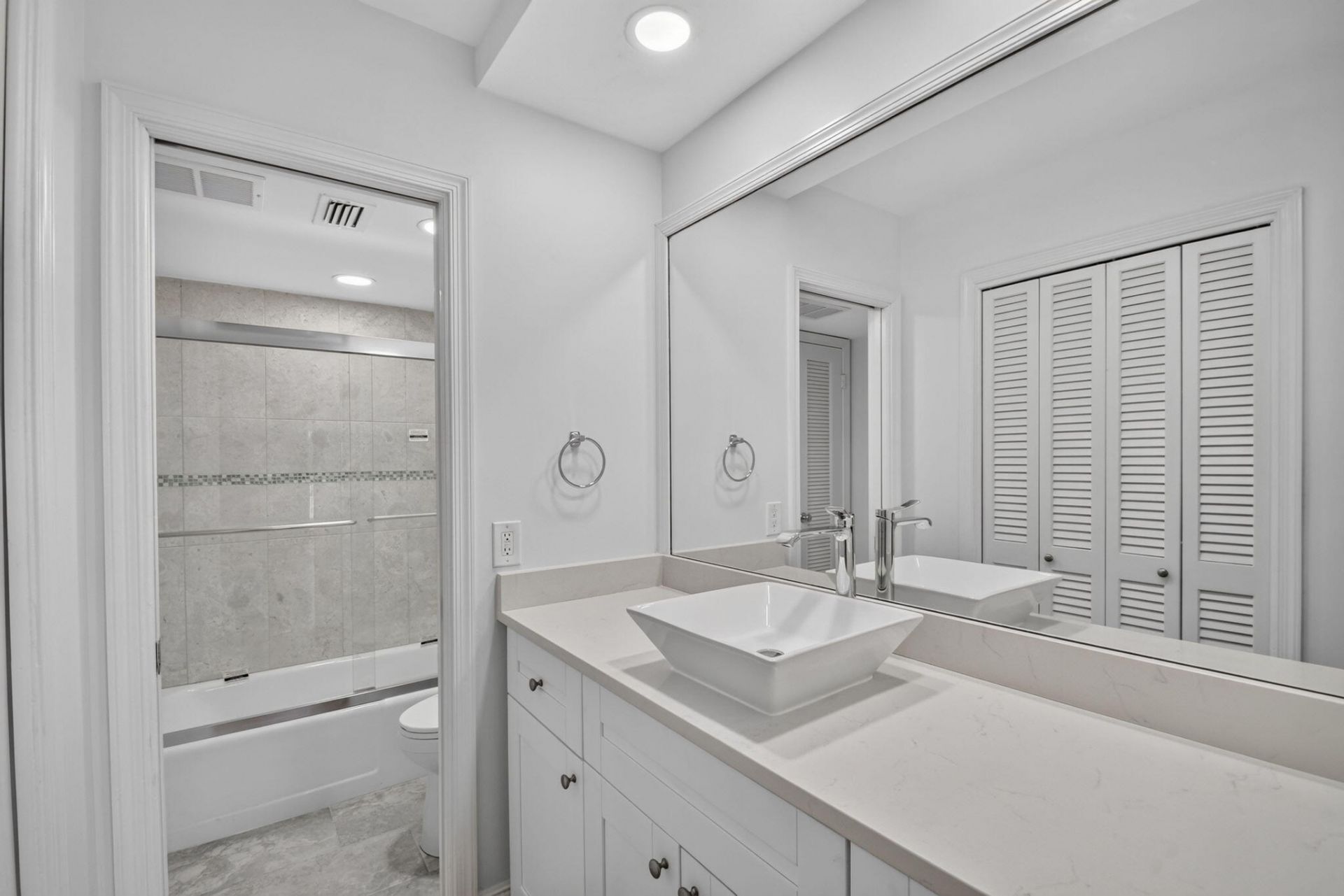 145 Atlantis Boulevard, Unit 202, Atlantis, FL 33462 Photo