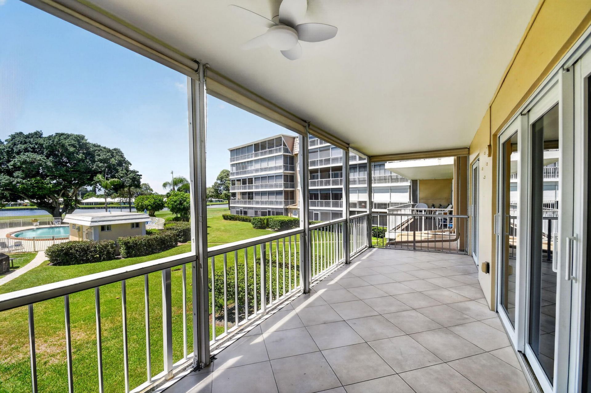 145 Atlantis Boulevard, Unit 202, Atlantis, FL 33462 Photo