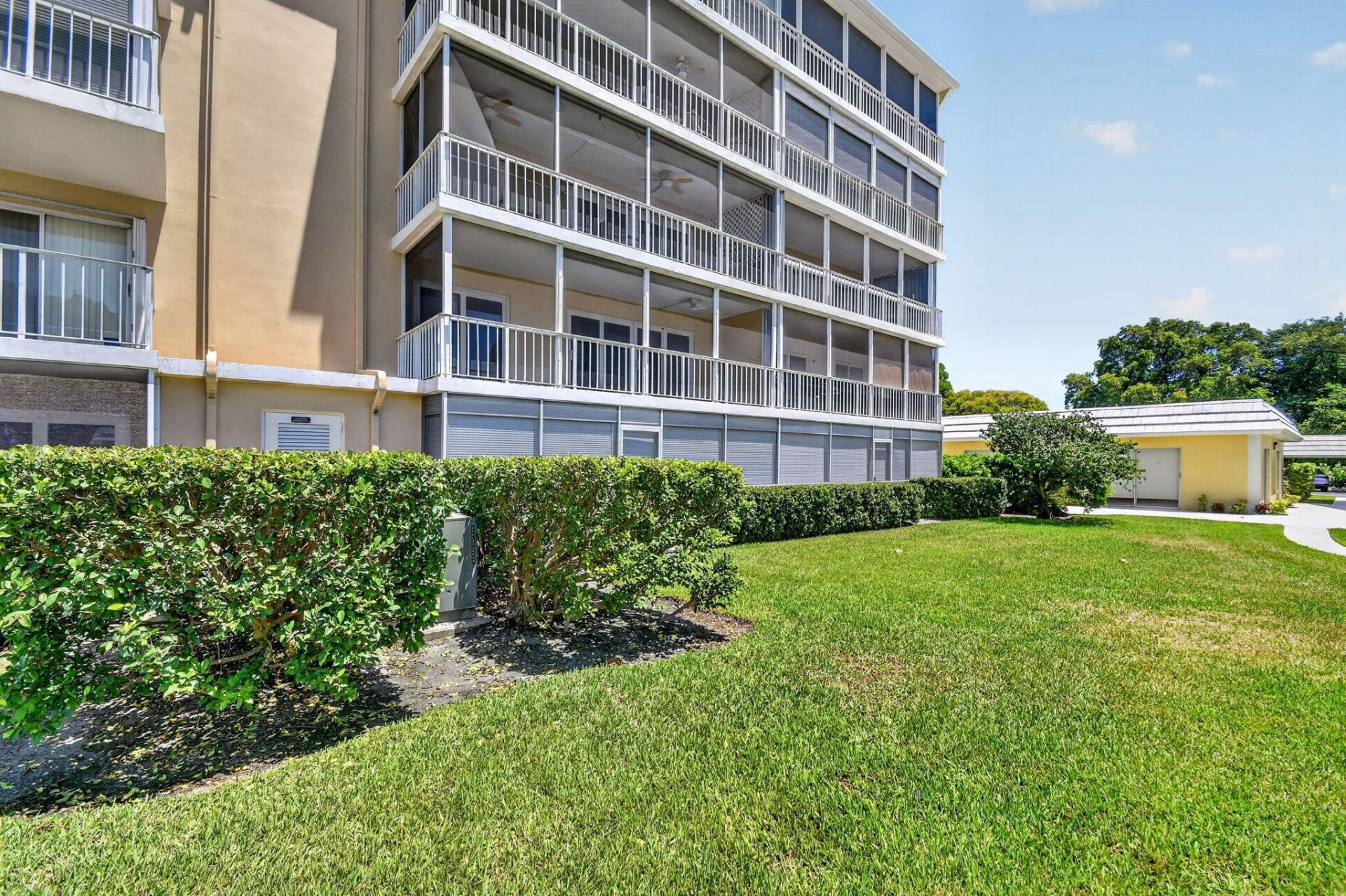 145 Atlantis Boulevard, Unit 202, Atlantis, FL 33462 Photo
