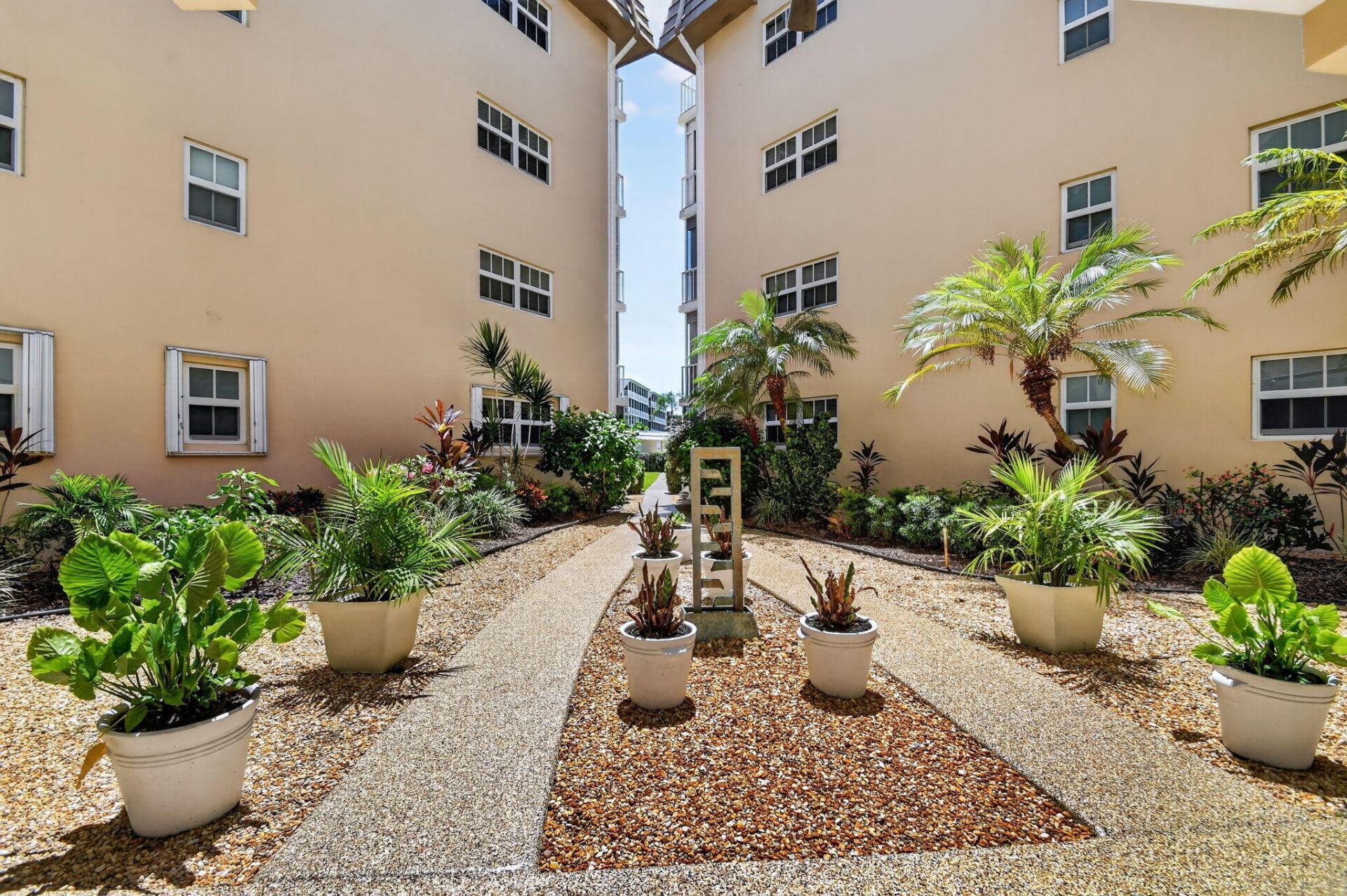 145 Atlantis Boulevard, Unit 202, Atlantis, FL 33462 Photo