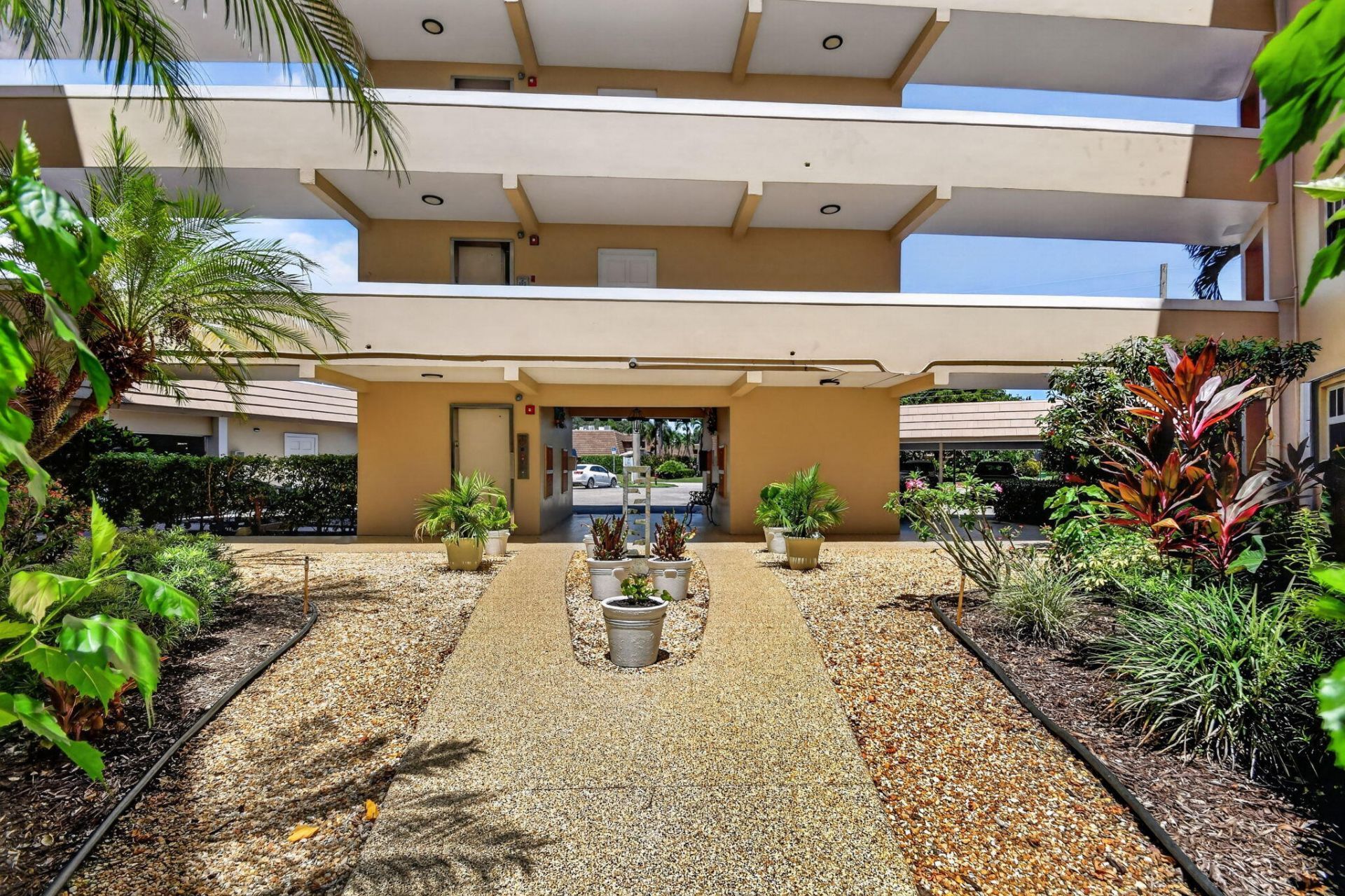 145 Atlantis Boulevard, Unit 202, Atlantis, FL 33462 Photo