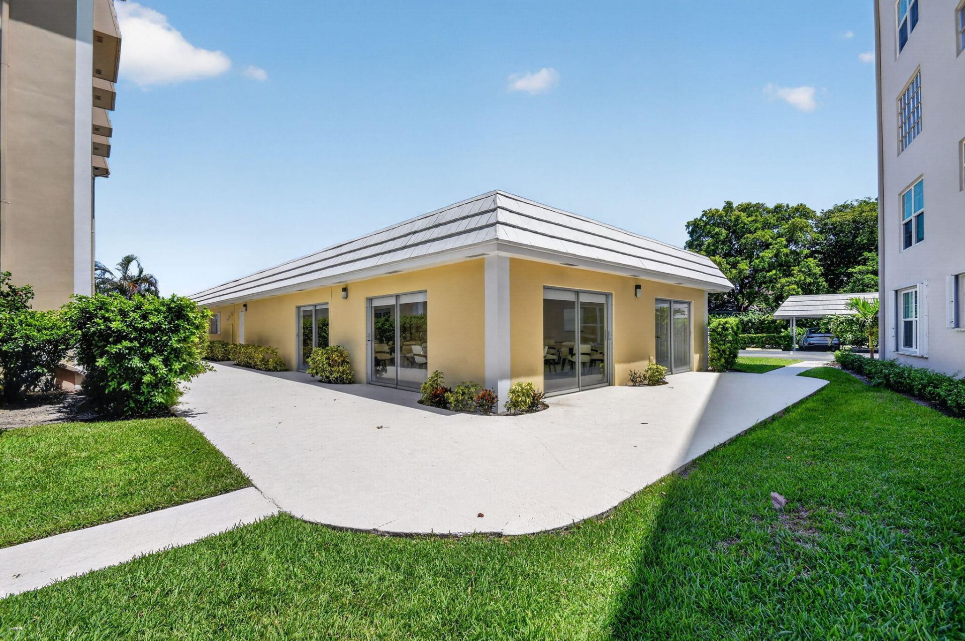 145 Atlantis Boulevard, Unit 202, Atlantis, FL 33462 Photo