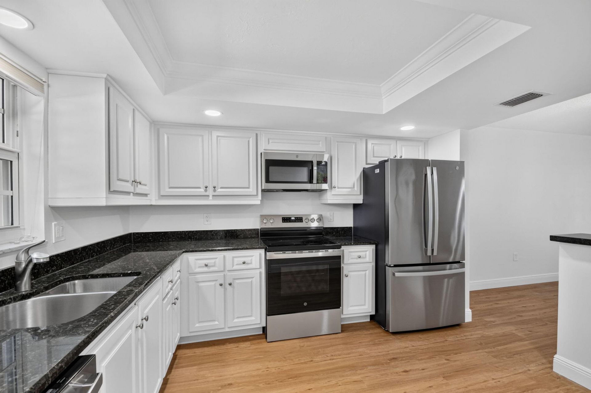 145 Atlantis Boulevard, Unit 202, Atlantis, FL 33462 Photo
