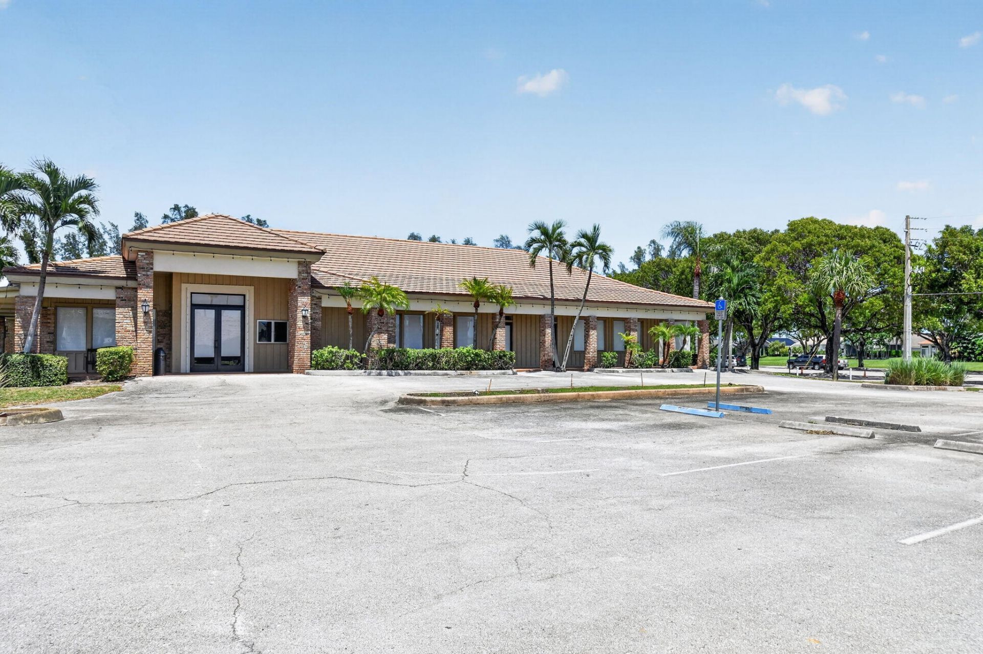145 Atlantis Boulevard, Unit 202, Atlantis, FL 33462 Photo
