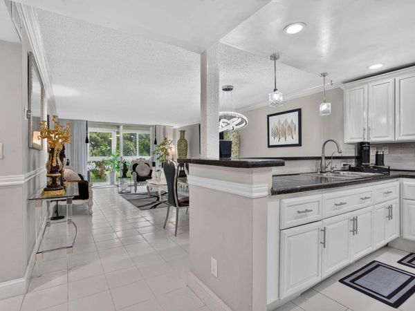 9201 Sunrise Lakes Boulevard, Unit 202, Sunrise, FL 33322