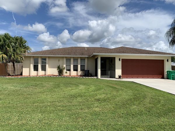 991 SE Brookedge Avenue, Port St. Lucie, FL 34983