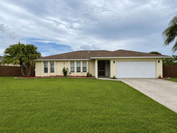 991 SE Brookedge Avenue, Port St. Lucie, FL 34983