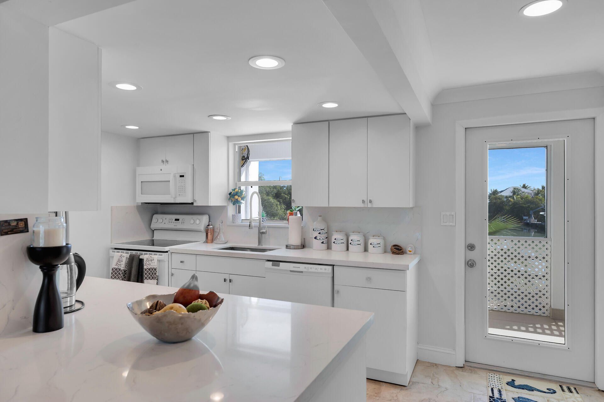 100 Iroquois Drive, Unit 5, Islamorada, FL 33036 Photo