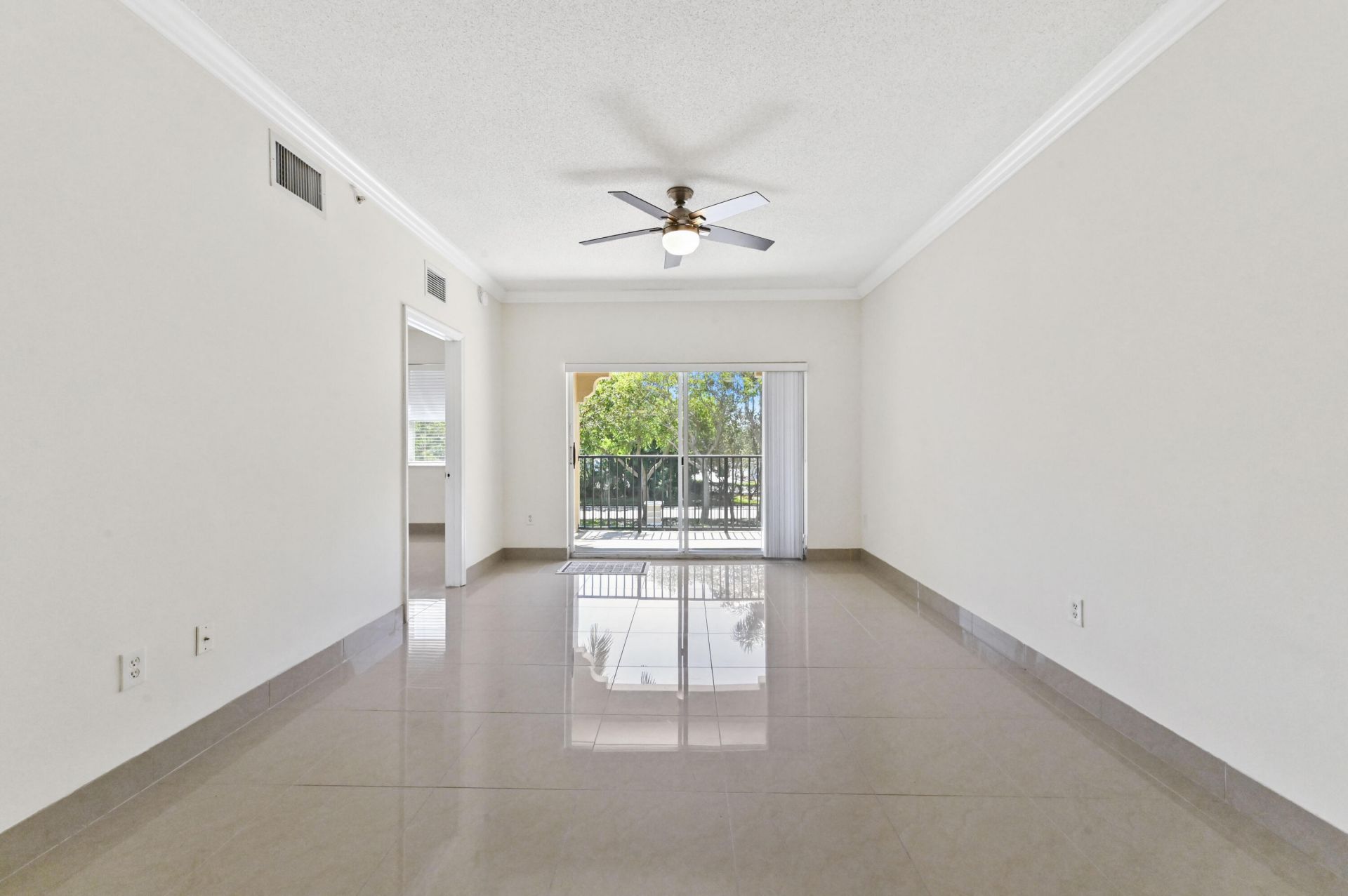 6020 W Sample Road, Unit 204, Coral Springs, FL 33067 Photo