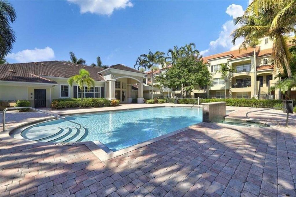 5820 W Sample Road, Unit 305, Coral Springs, FL 33063 Photo