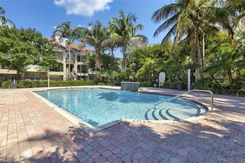 5820 W Sample Road, Unit 305, Coral Springs, FL 33063 Photo