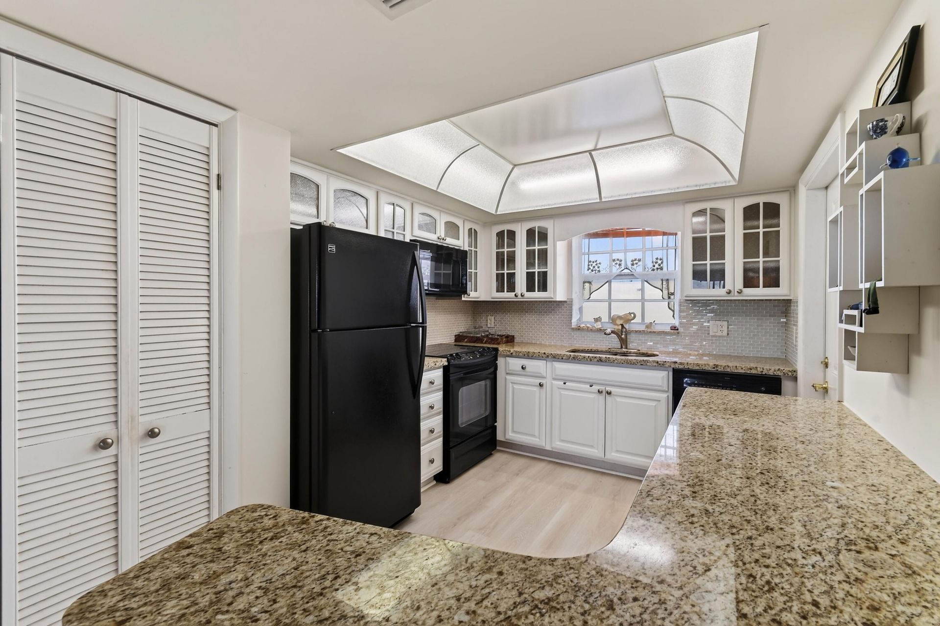 907 Marina Drive, Unit 306, North Palm Beach, FL 33408 Photo