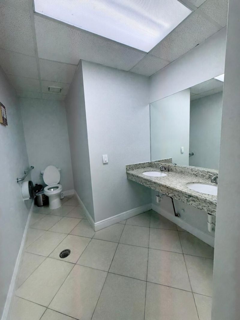 8010 N University Drive, Tamarac, FL 33321 Photo