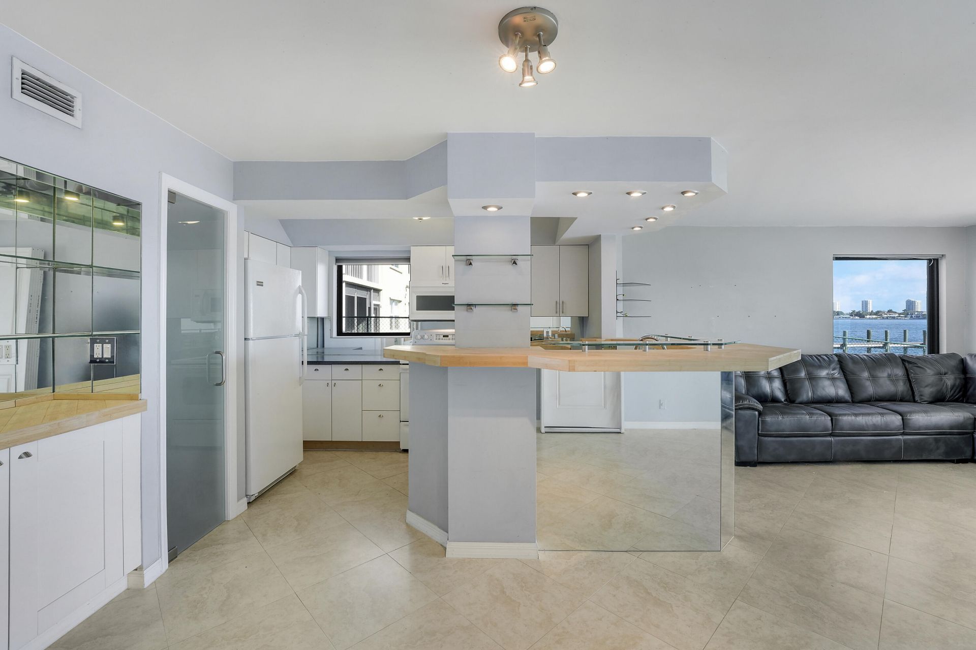 360 Wilma Circle, Riviera Beach, FL 33404 Photo
