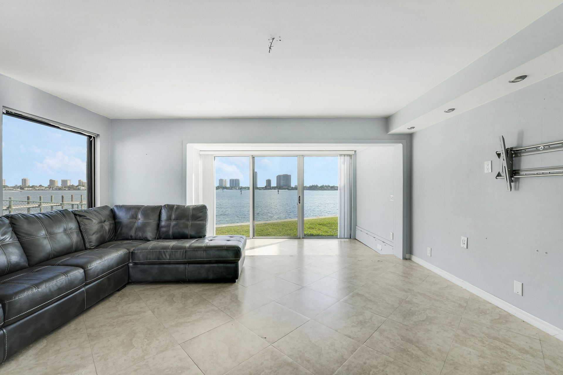 360 Wilma Circle, Riviera Beach, FL 33404 Photo
