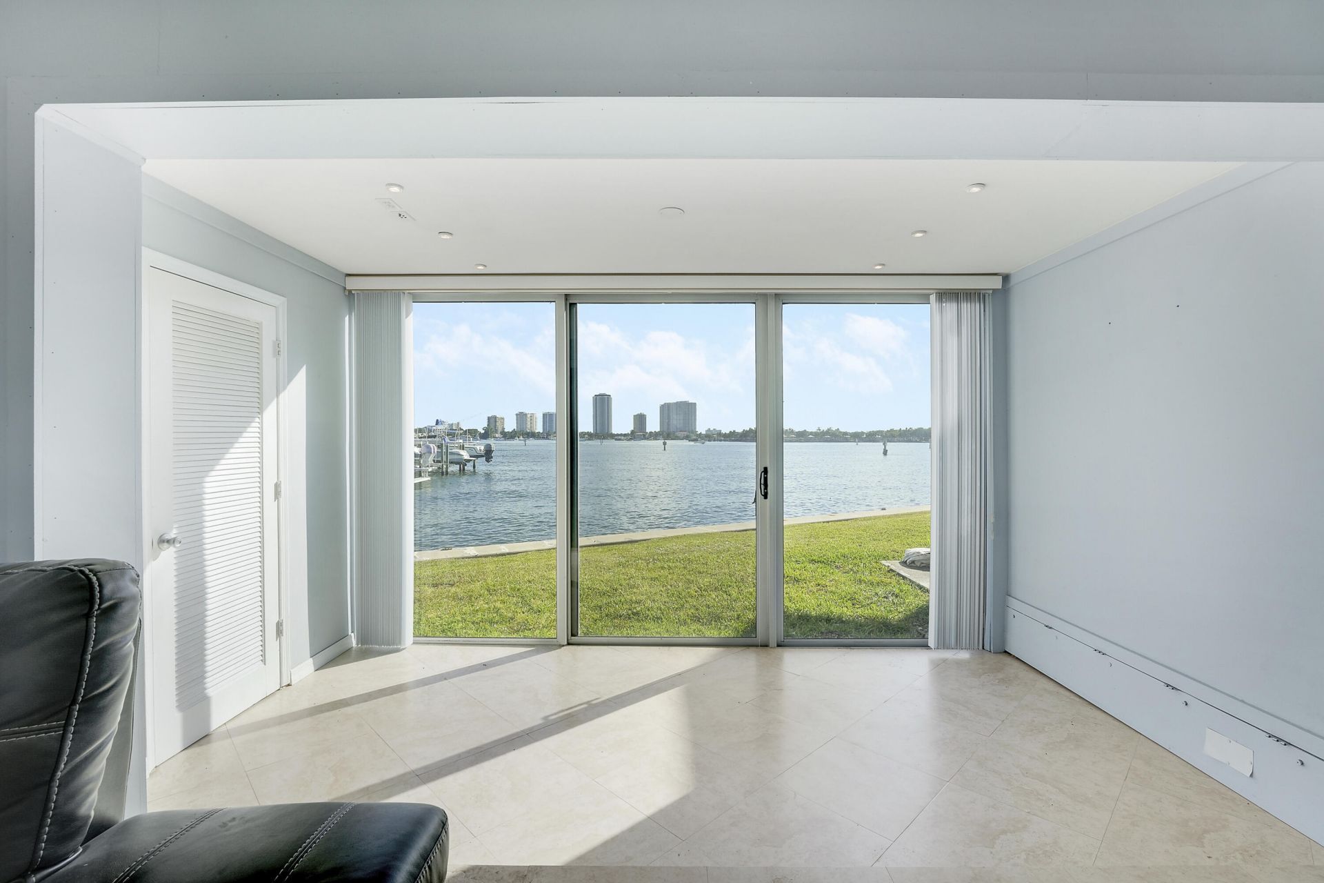 360 Wilma Circle, Riviera Beach, FL 33404 Photo