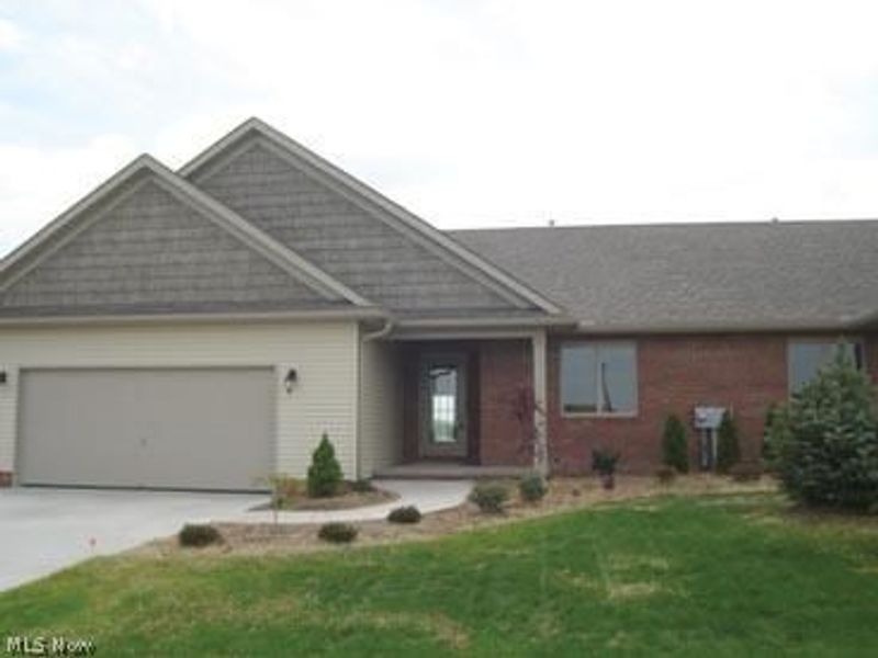 1154 Pine Bluff Drive NE, New Philadelphia, OH 44663 Photo 1
