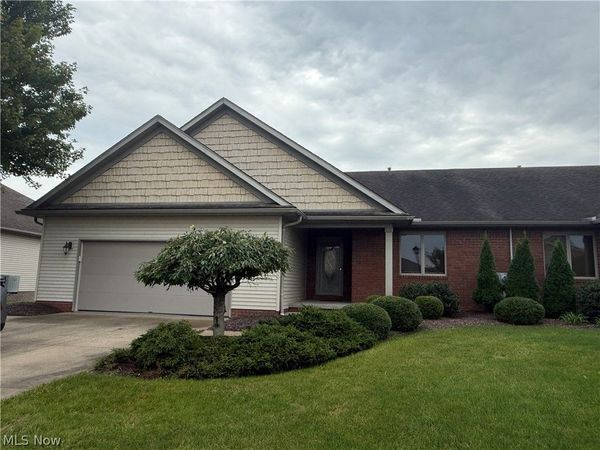 1154 Pine Bluff Drive NE, New Philadelphia, OH 44663