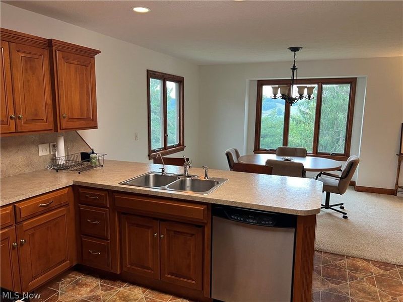 1154 Pine Bluff Drive NE, New Philadelphia, OH 44663 Photo 4
