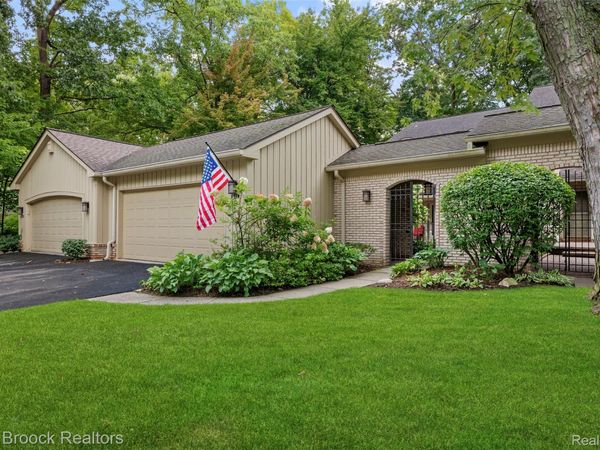 1188 Glenpointe Court, Bloomfield Township, Mi 48304