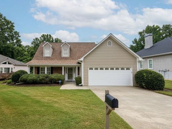 215 Brittany Chase, Fayetteville, GA 30214