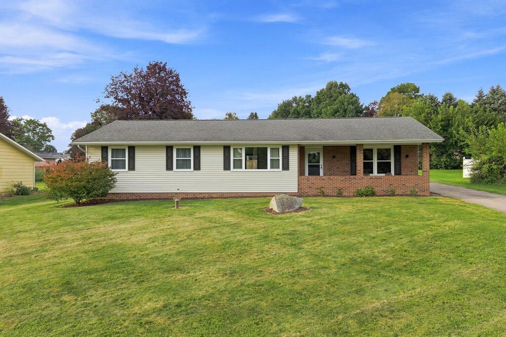 3350 Lakeview Dr, Wooster, OH 44691 Main Photo