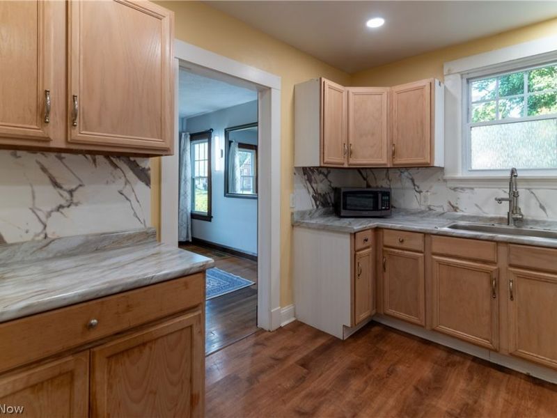 423 Bradley Lane, Youngstown, OH 44504 Photo 10