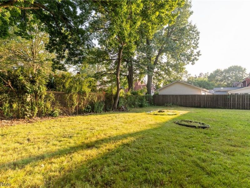 423 Bradley Lane, Youngstown, OH 44504 Photo 36