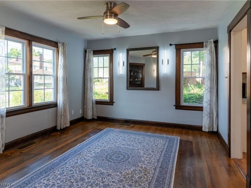 423 Bradley Lane, Youngstown, OH 44504 Photo 4