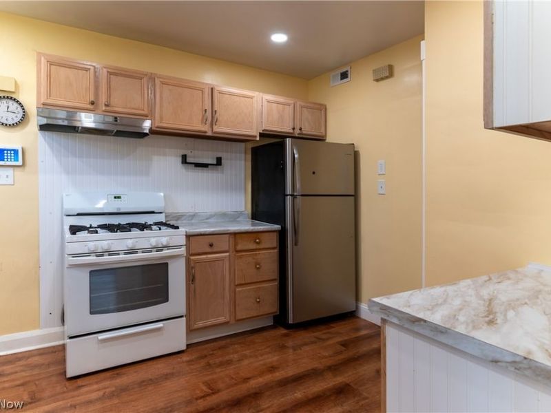 423 Bradley Lane, Youngstown, OH 44504 Photo 7