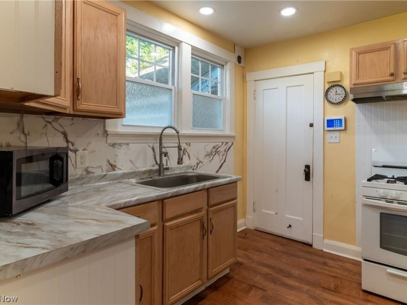 423 Bradley Lane, Youngstown, OH 44504 Photo 8